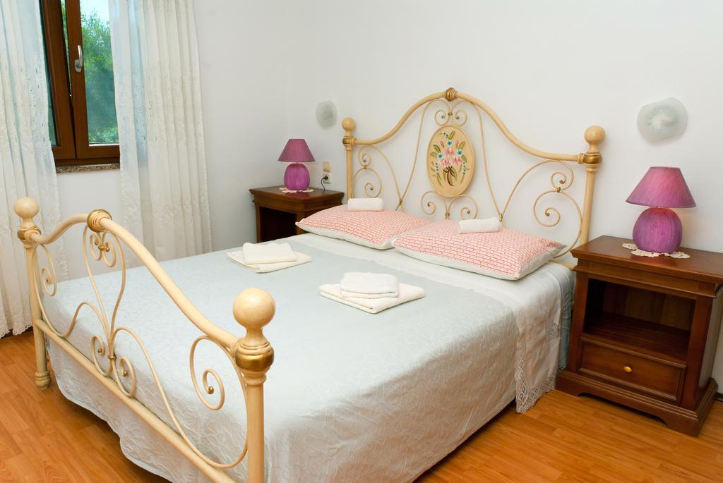 House Soni - 800 M From The Sea Villa โรวีน ภายนอก รูปภาพ